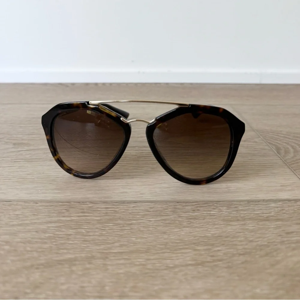 PRADA PR12QS Tortoise Shell / Brown
Sunglasses Full Set - Picture 2 of 7
